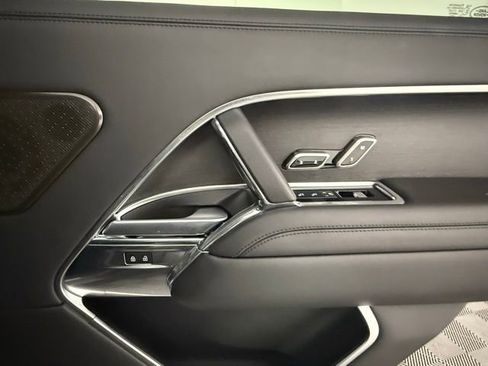 Used 2024 Land Rover Range Rover Long Wheelbase Autobiography image 28