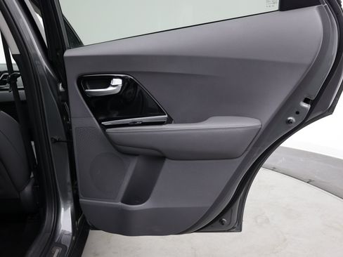 Used 2018 Kia Niro EX w/ EX Premium Package FWD image 35