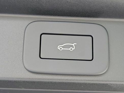 New 2026 Land Rover Range Rover Long Wheelbase SE image 12