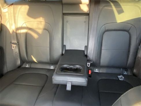 Used 2021 Jaguar F-PACE image 11