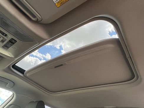 Used 2020 Toyota RAV4 XLE w/ Convenience Package FWD image 40