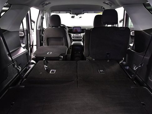 Used 2024 Ford Explorer XLT w/ Class IV Trailer Tow Package image 32