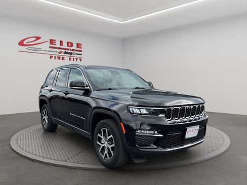 Used 2025 Jeep Grand Cherokee Limited w/ Luxury Tech Group II AWD/4WD image 12