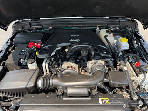 Used 2019 Jeep Wrangler Unlimited Sport w/ Cold Weather Group AWD/4WD image 36