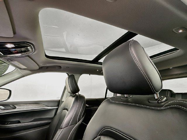 Used 2023 Jeep Grand Cherokee 30th Anniversary AWD/4WD image 21