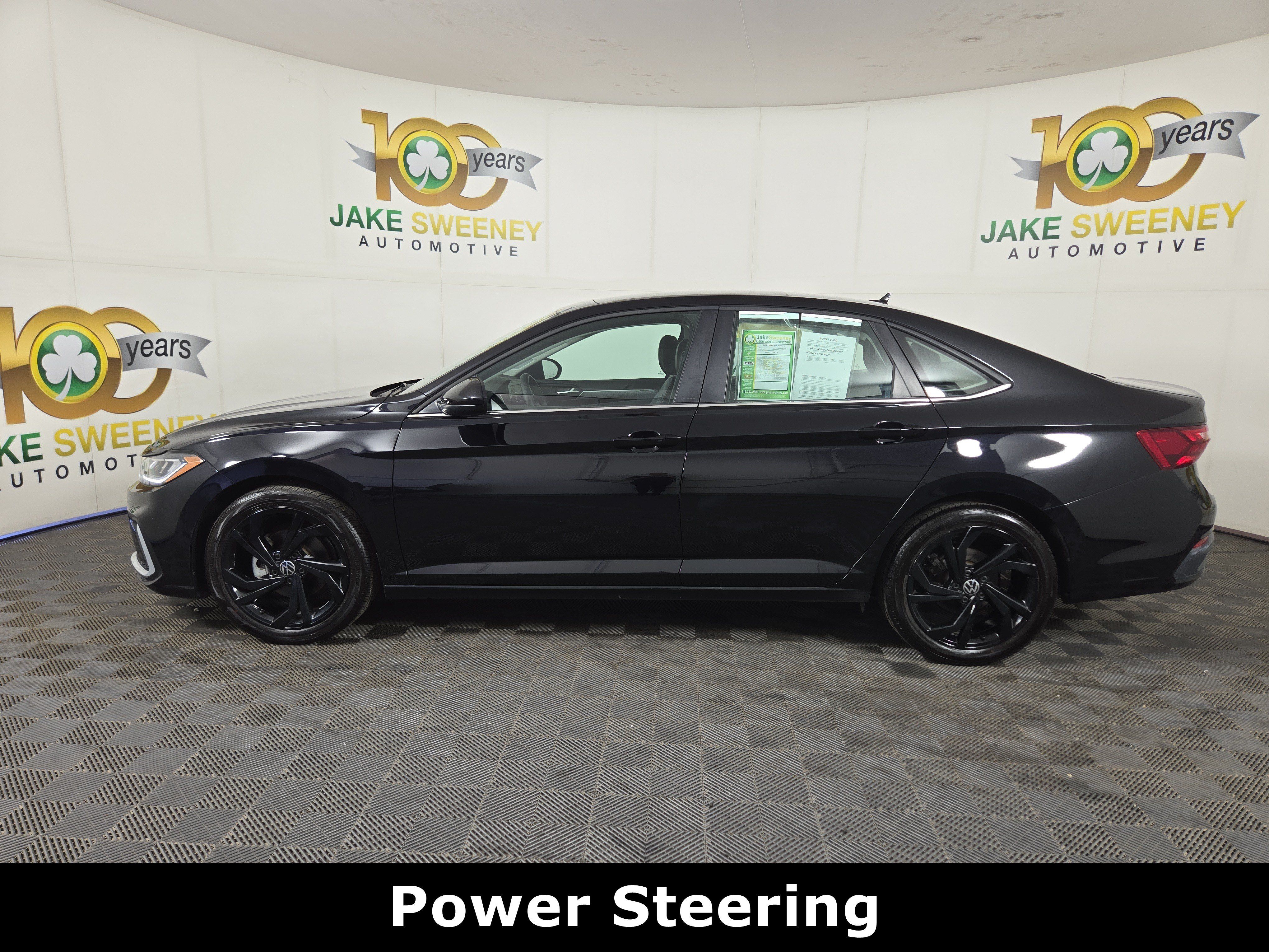 Used 2025 Volkswagen Jetta SE FWD image 4