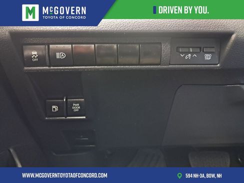 Used 2023 Toyota Sienna XLE FWD image 25