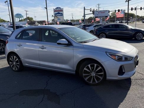 Used 2018 Hyundai Elantra GT FWD image 6