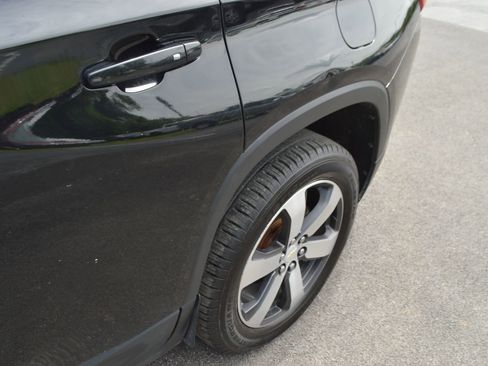 Used 2020 Chevrolet Traverse LT w/ LT Premium Package AWD/4WD image 4