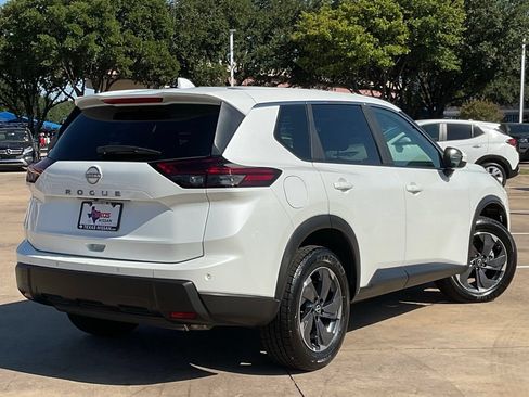 Used 2025 Nissan Rogue SV FWD image 4