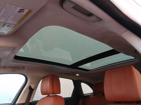 Used 2018 Jaguar F-PACE Portfolio image 39