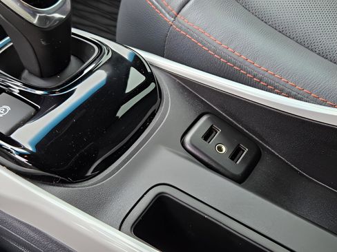 Used 2019 Chevrolet Bolt Premier w/ Infotainment Package image 9