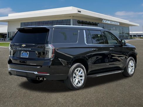 Used 2025 Chevrolet Suburban Premier RWD image 10