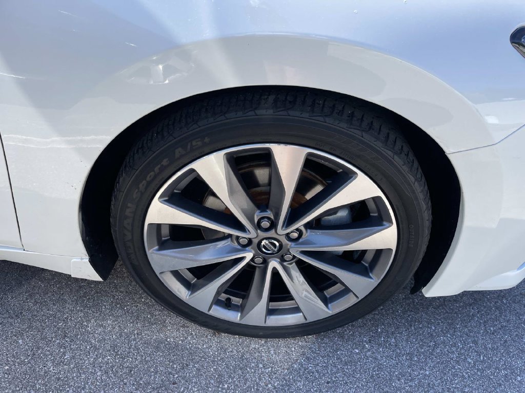Used 2022 Nissan Maxima Platinum w/ Sport Mat Group FWD image 4