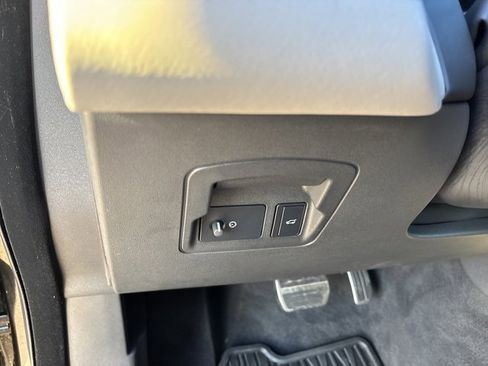 Used 2024 Land Rover Range Rover Velar Dynamic SE image 25