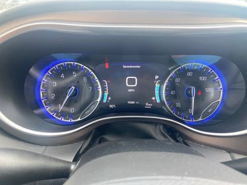 Used 2017 Chrysler Pacifica Touring-L Plus FWD image 15