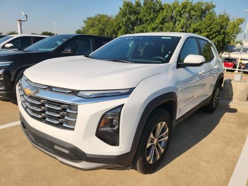 Used 2026 Chevrolet Equinox LT FWD image 3