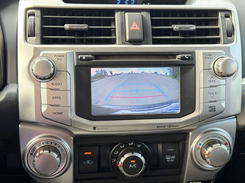 Used 2016 Toyota 4Runner SR5 AWD/4WD image 9