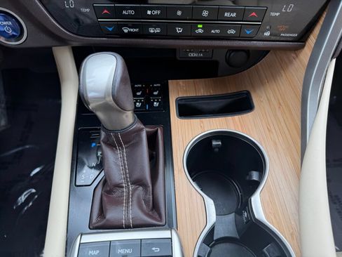 Used 2020 Lexus RX 450hL AWD w/ Premium Package image 21