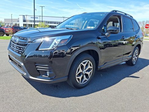 Used 2024 Subaru Forester Premium AWD/4WD image 3