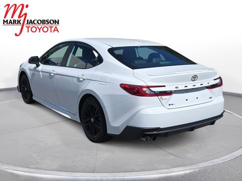 Used 2025 Toyota Camry SE w/ Convenience Package FWD image 7