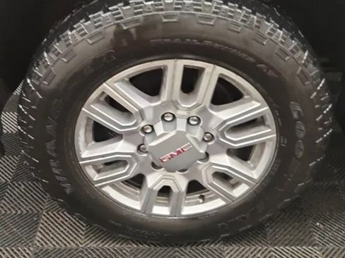 Used 2023 GMC Sierra 2500 SLT w/ SLT Premium Package image 5