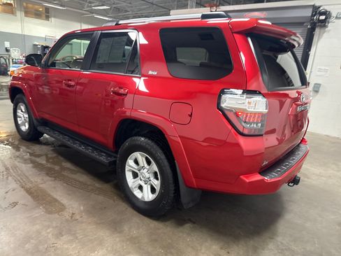 Used 2021 Toyota 4Runner SR5 AWD/4WD image 5