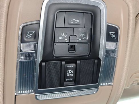 Used 2021 RAM 1500 Laramie AWD/4WD image 11