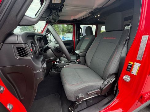 Used 2025 Jeep Wrangler Unlimited Rubicon AWD/4WD image 35