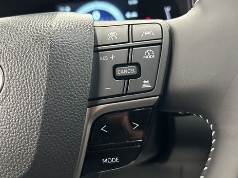 Used 2025 Toyota Camry SE image 19