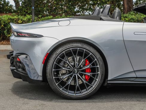 Used 2023 Aston Martin V8 Vantage Roadster RWD image 28