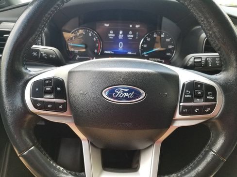 Used 2022 Ford Explorer XLT w/ Equipment Group 202A AWD/4WD image 32