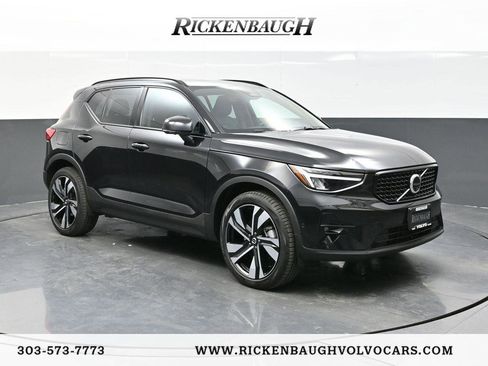 Used 2024 Volvo XC40 B5 Plus image 1