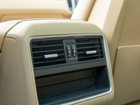 Certified 2023 Porsche Cayenne AWD/4WD image 40