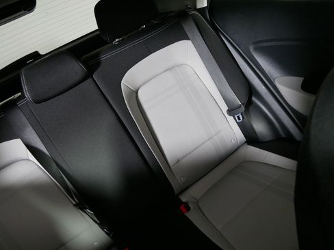 Used 2023 Hyundai Venue SEL image 14