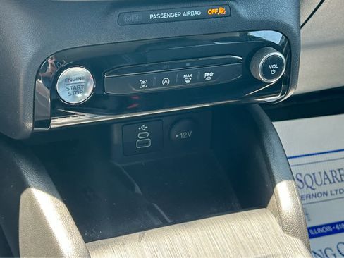 Used 2025 Ford Escape Platinum AWD/4WD image 39