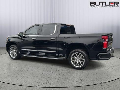 Used 2023 Chevrolet Silverado 1500 High Country w/ Technology Package image 3