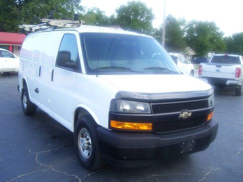 Used 2019 Chevrolet Express 2500 w/ Driver Convenience Package RWD image 5