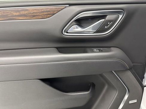Used 2024 Chevrolet Suburban Premier image 26