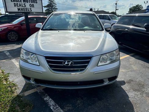 Used 2010 Hyundai Sonata GLS FWD image 2