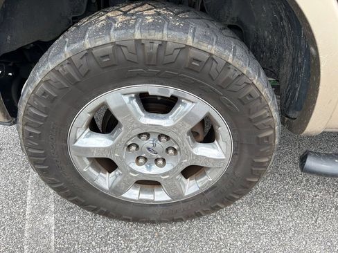 Used 2014 Ford F150 Lariat w/ Equipment Group 502A Luxury AWD/4WD image 18