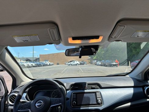 Used 2025 Nissan Versa SV FWD image 31