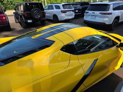 Used 2025 Chevrolet Corvette Stingray Preferred Cpe w/ Z51 Performance Package RWD image 9