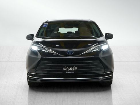 Used 2021 Toyota Sienna XLE image 8