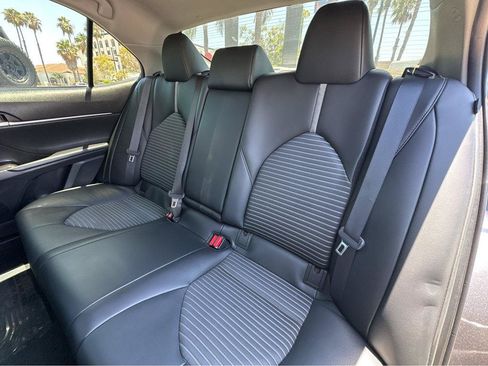 Used 2022 Toyota Camry SE w/ Convenience Package FWD image 9