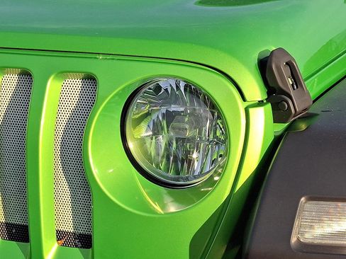 Used 2020 Jeep Wrangler Sport image 13