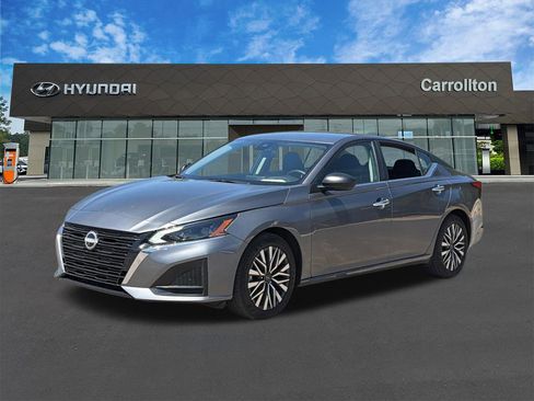 Used 2025 Nissan Altima 2.5 SV FWD image 1