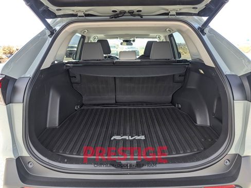 Used 2022 Toyota RAV4 XLE w/ Convenience Package AWD/4WD image 9