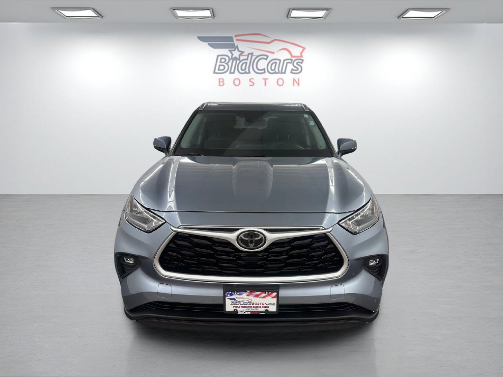 Used 2020 Toyota Highlander XLE AWD/4WD image 2