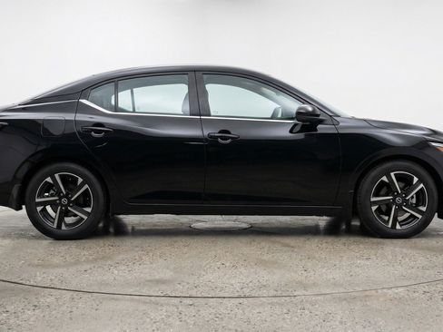 Used 2025 Nissan Sentra SV image 11